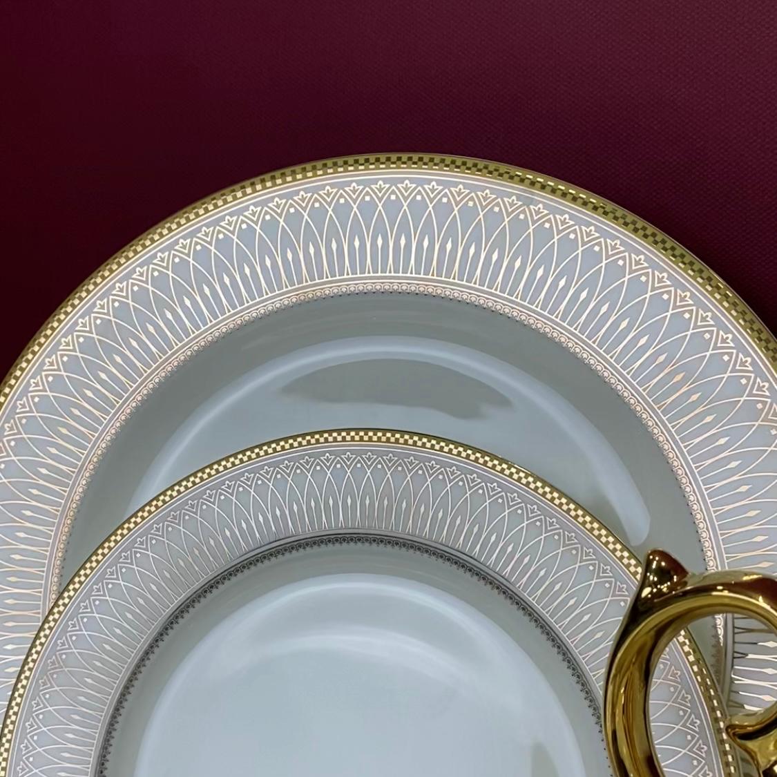 Luxury 61-Piece Bone China Dinner Set - Premium Gold-Trimmed Dinnerware