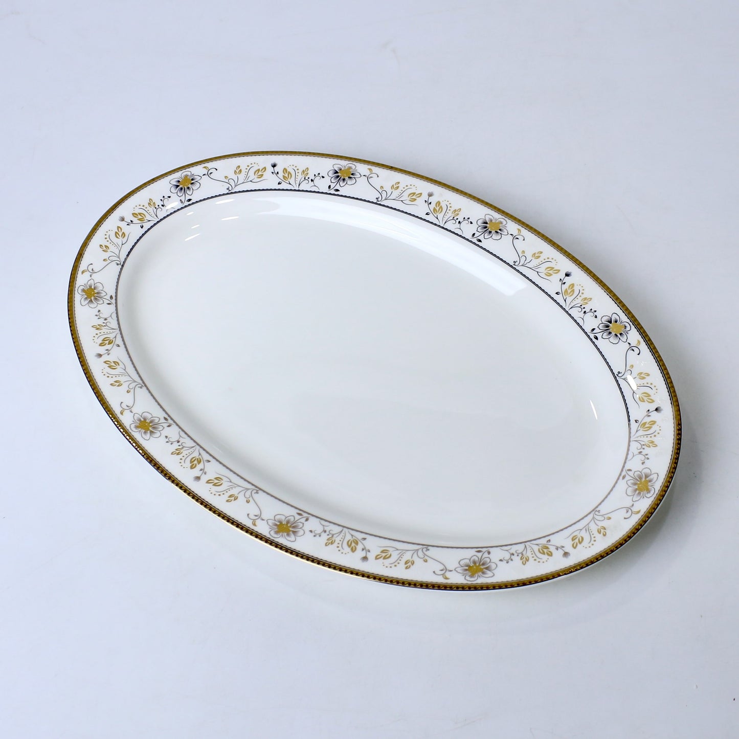 14 Inch Porcelain Bone China Oval Serving Dish – Durable & Elegant Design