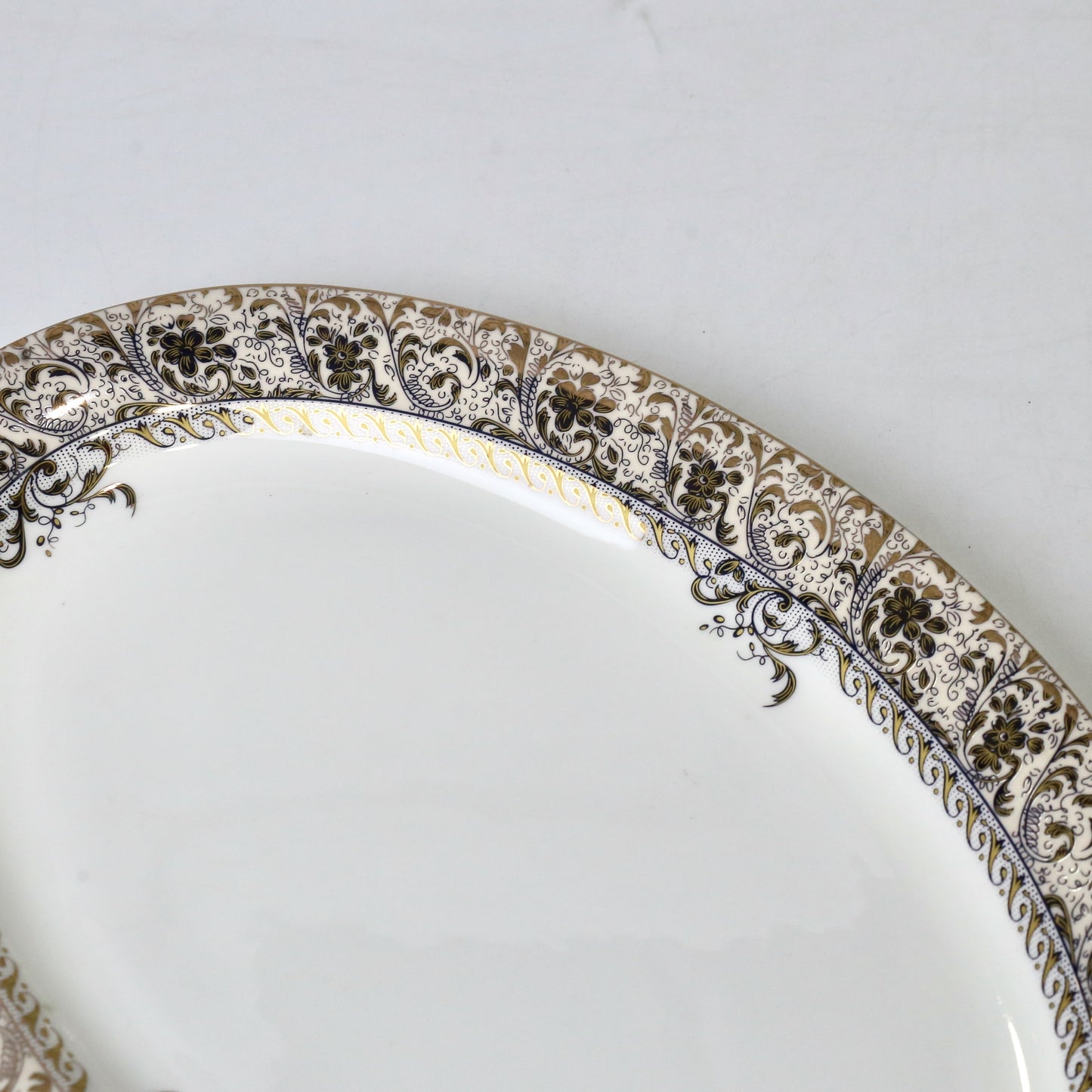 14 Inch Porcelain Bone China Oval Serving Dish – Durable & Elegant Design