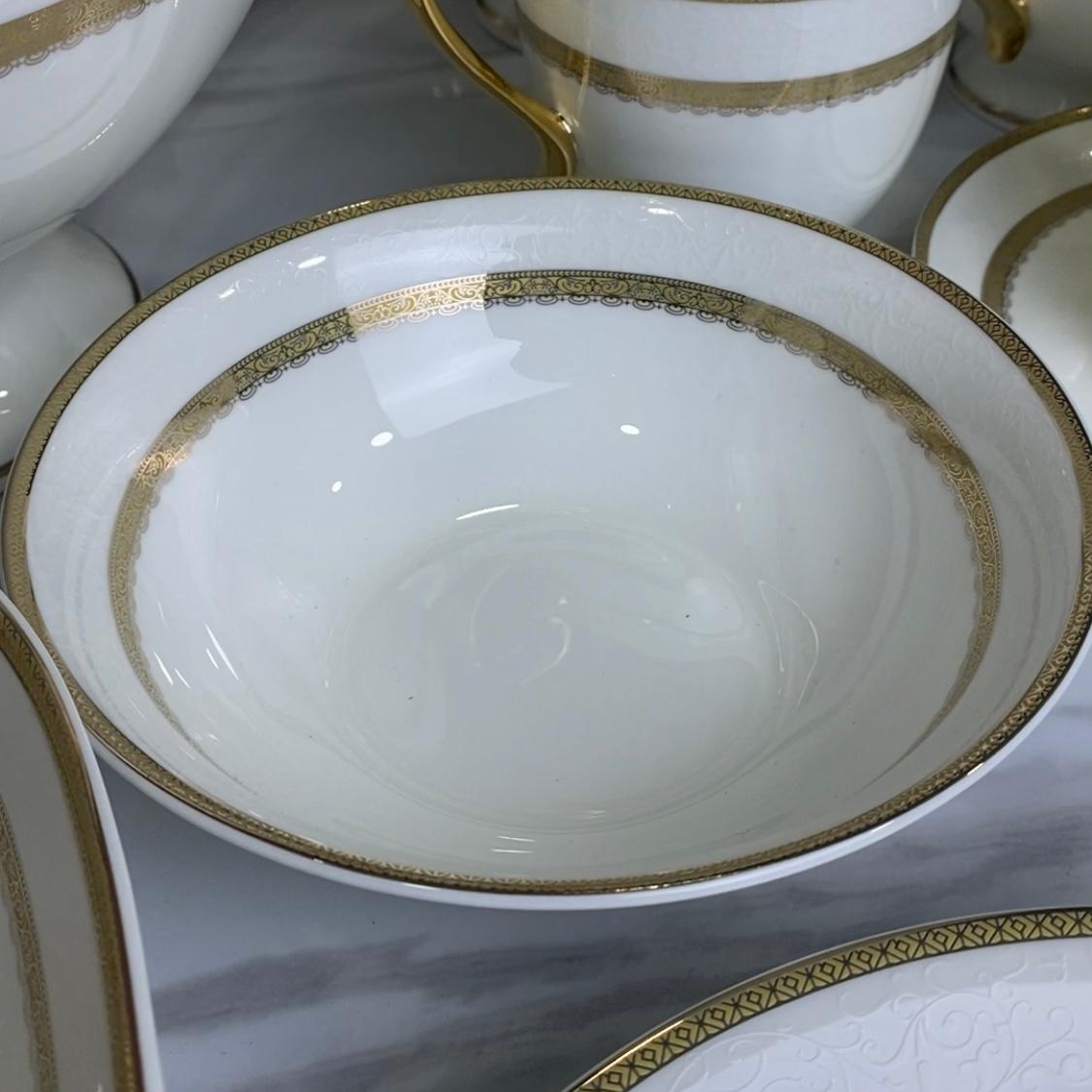 Luxurious 61-Piece White & Gold Bone China Dinner Set – Elegant Fine Tableware