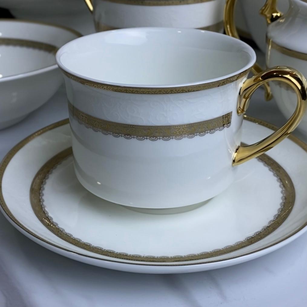 Luxurious 61-Piece White & Gold Bone China Dinner Set – Elegant Fine Tableware
