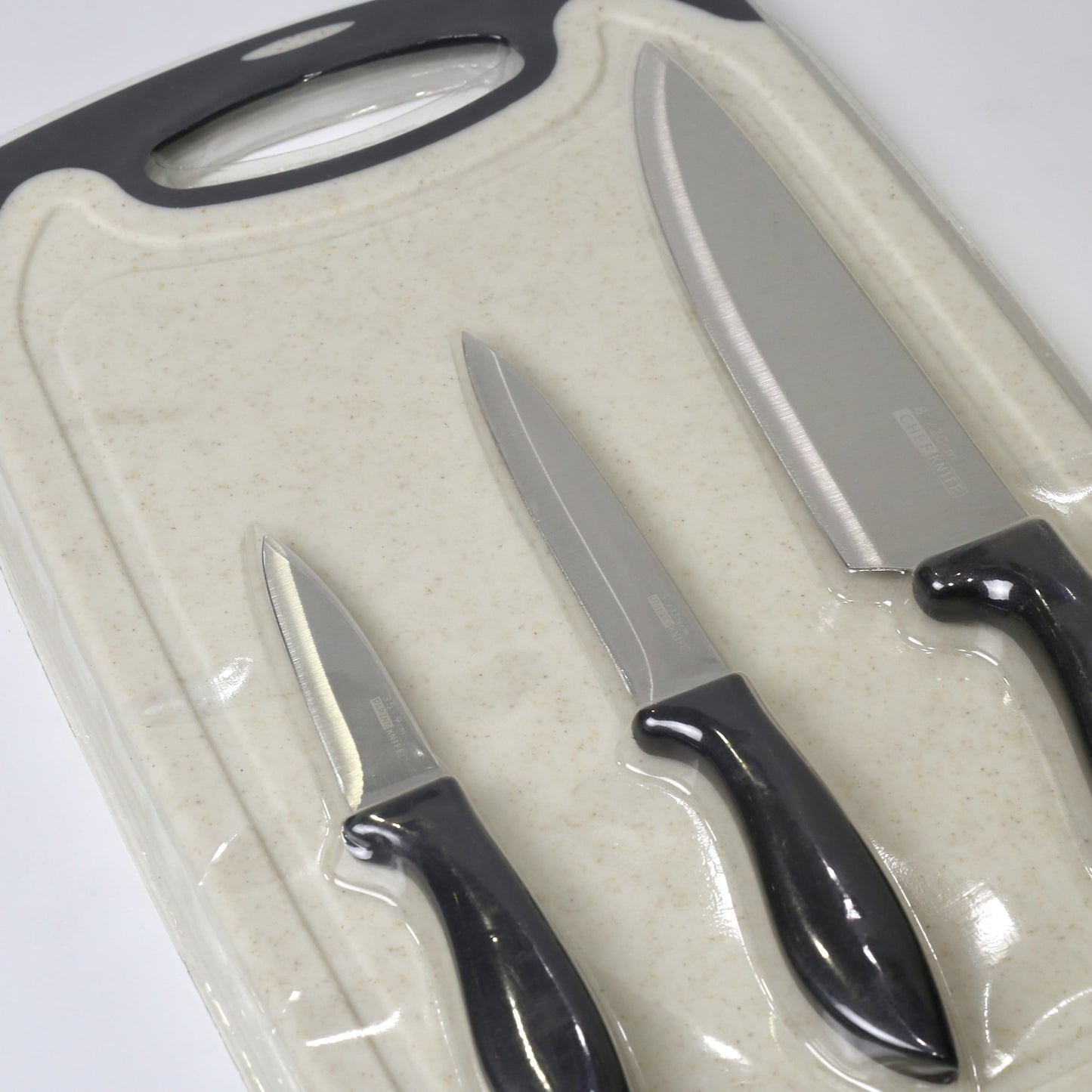4-Piece Knife Set with Cutting Board – 3 Stainless Steel Knives in Varying Sizes + Chopping Board