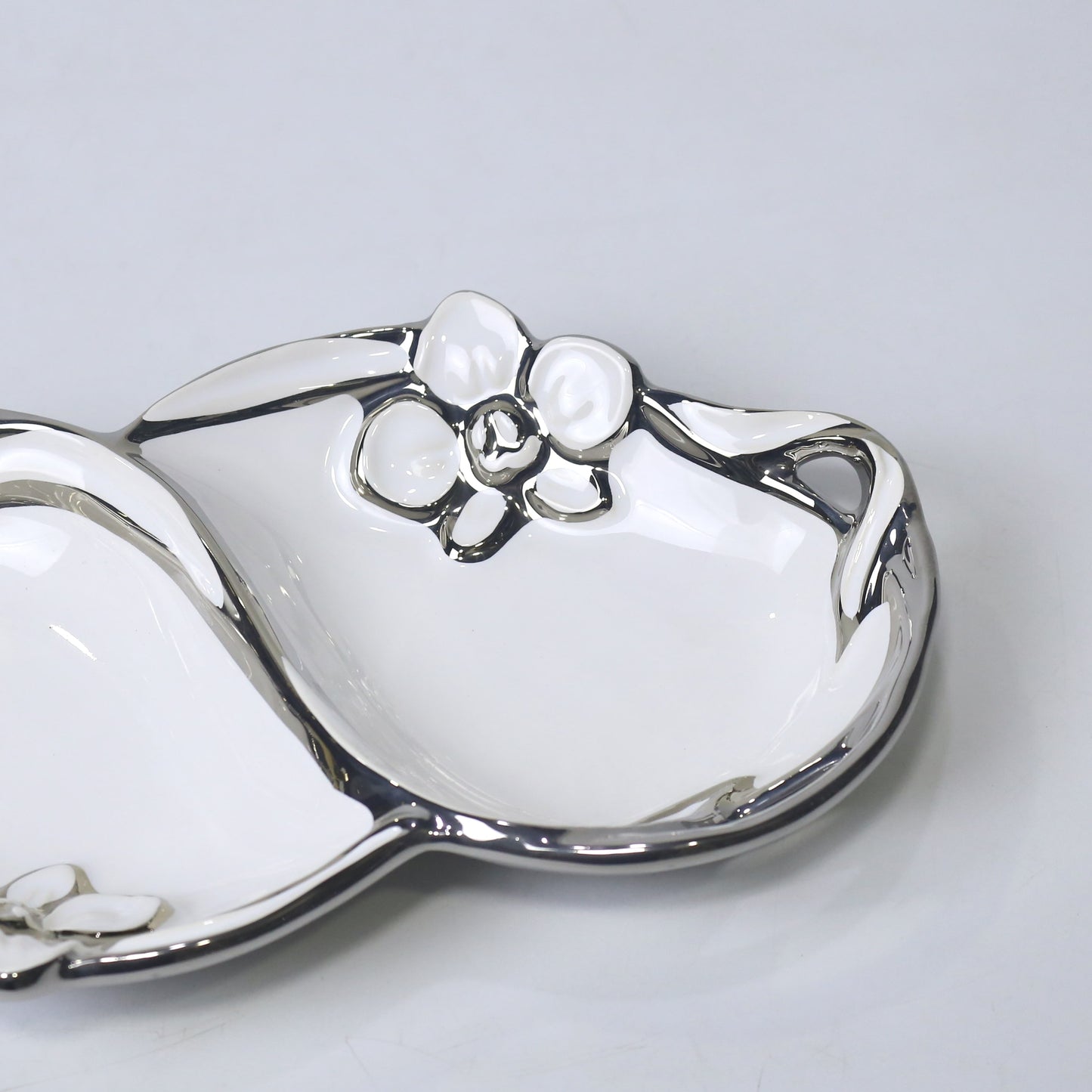 Elegant Dual-Compartment Ceramic Platter – Silver & Golden | Imperial Nest