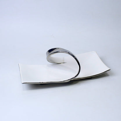 Modern 13.25-Inch Ceramic Snack Plate with Sculptural Handle – Silver & Gold | Imperial Nest