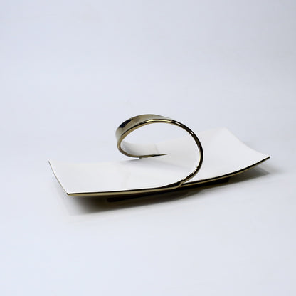 Modern 13.25-Inch Ceramic Snack Plate with Sculptural Handle – Silver & Gold | Imperial Nest