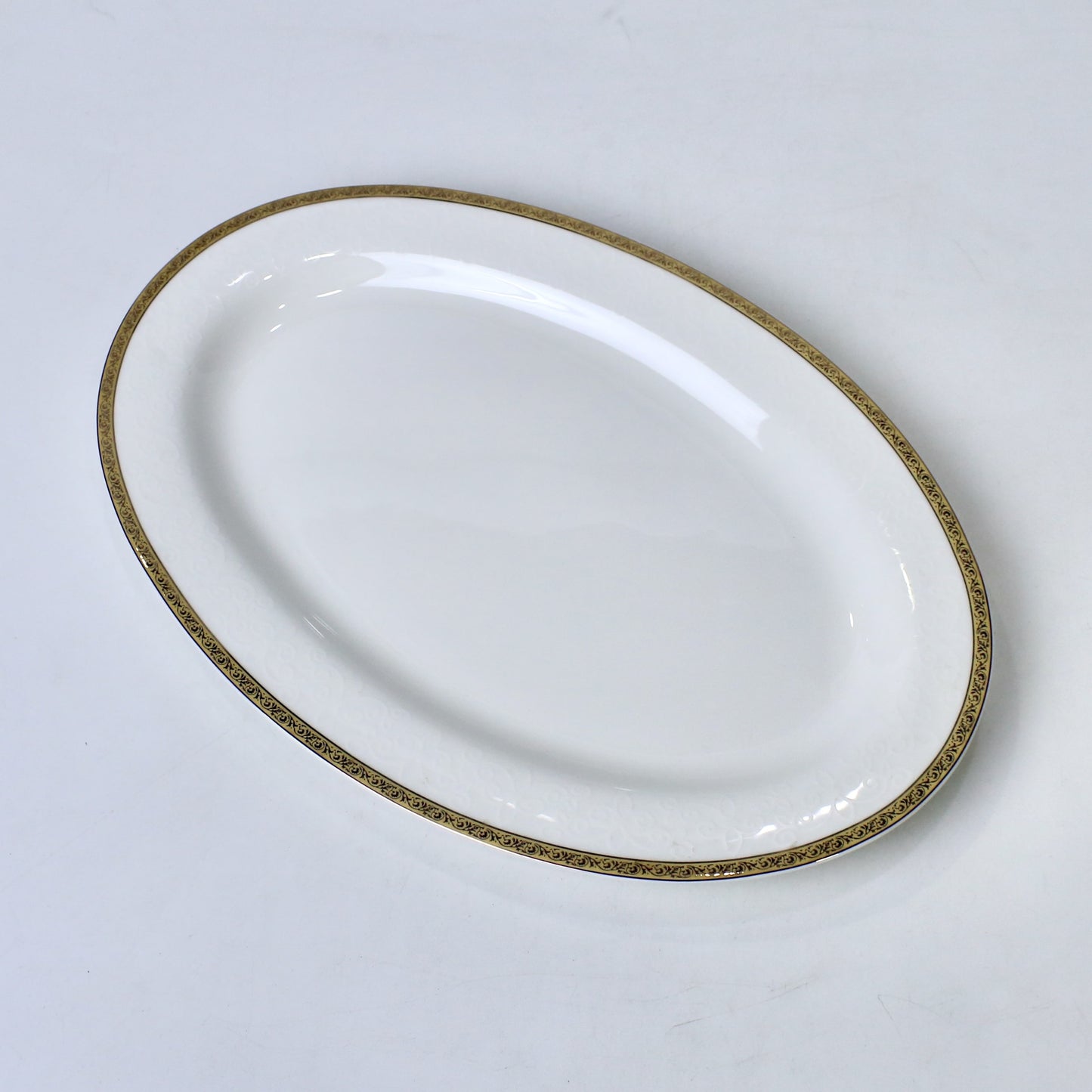 14 Inch Porcelain Bone China Oval Serving Dish – Durable & Elegant Design