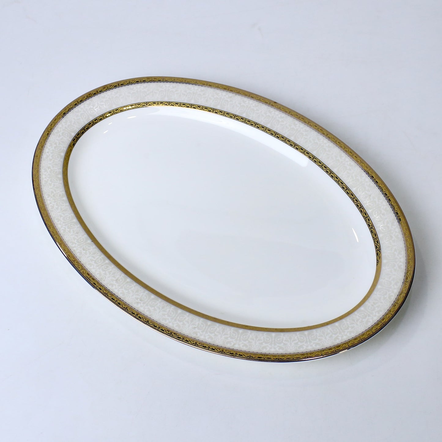 14 Inch Porcelain Bone China Oval Serving Dish – Durable & Elegant Design