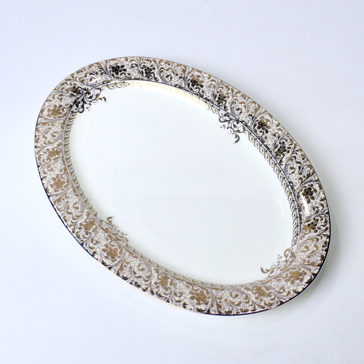 14 Inch Porcelain Bone China Oval Serving Dish – Durable & Elegant Design